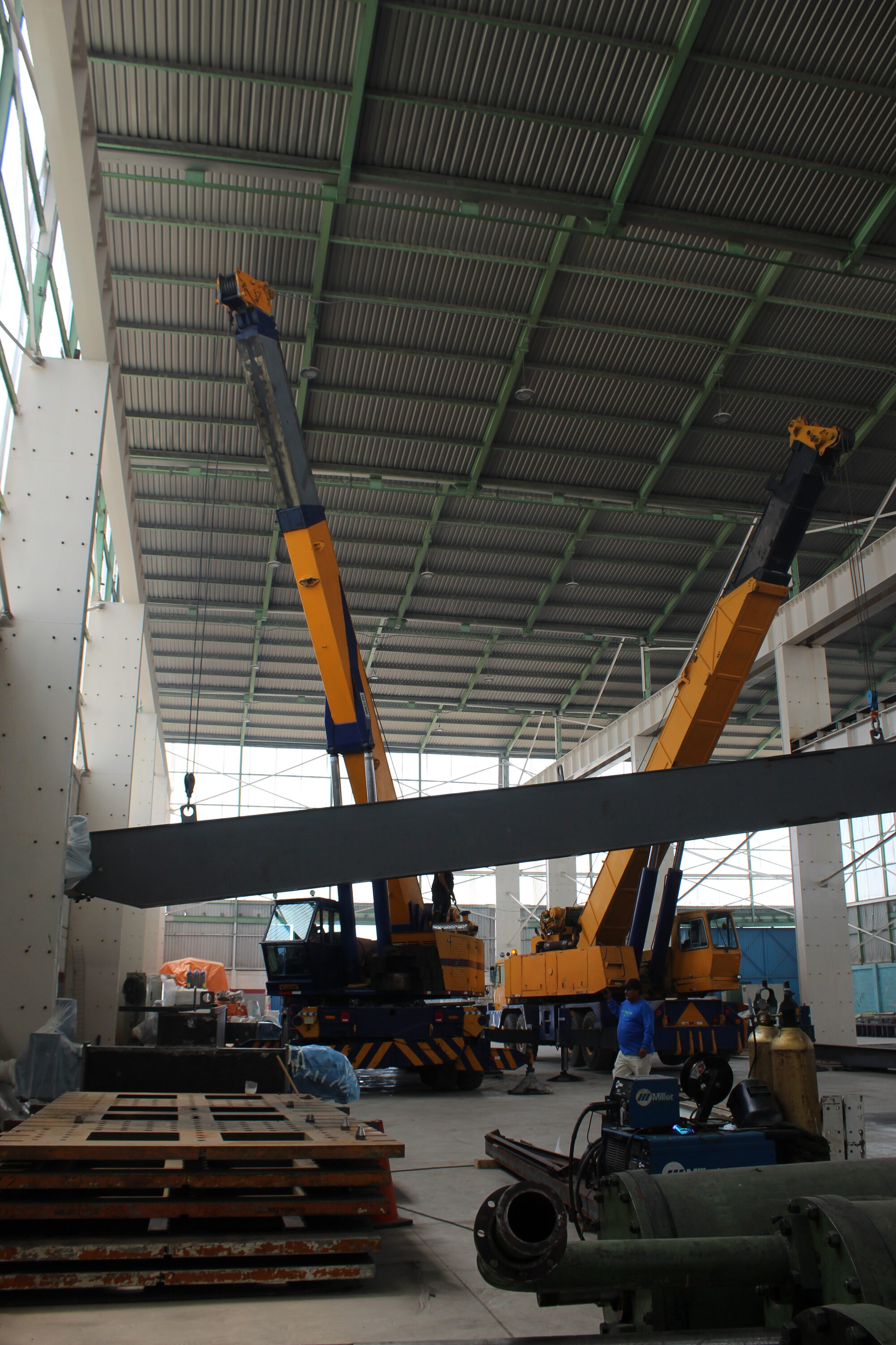 Estructura metálica industrial fabricada por DMI en Puebla
